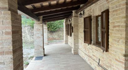 Casa indipendente / Villa 10 locali di 240 m² in - (63832)