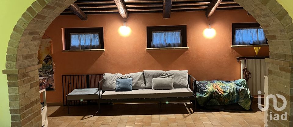 Casa indipendente / Villa 10 locali di 240 m² in - (63832)