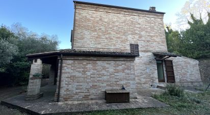 Casa indipendente / Villa 10 locali di 240 m² in - (63832)