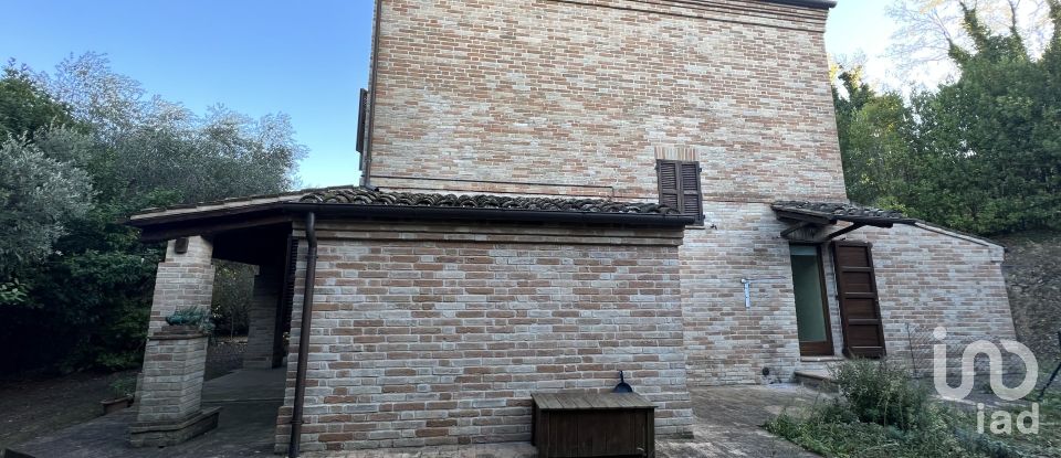 Casa indipendente / Villa 10 locali di 240 m² in - (63832)