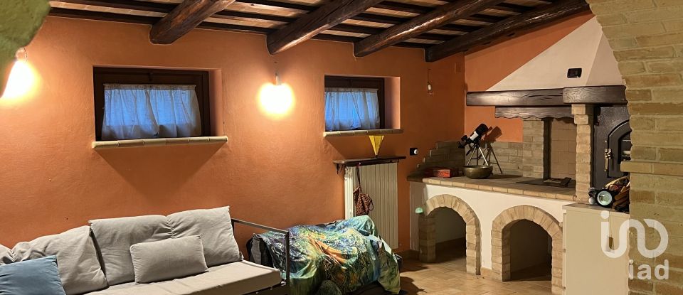 Casa indipendente / Villa 10 locali di 240 m² in - (63832)