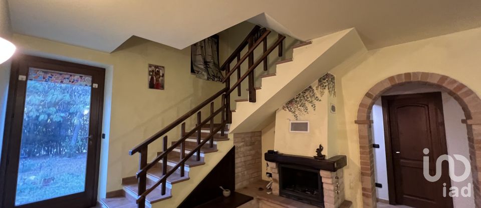 Casa indipendente / Villa 10 locali di 240 m² in - (63832)