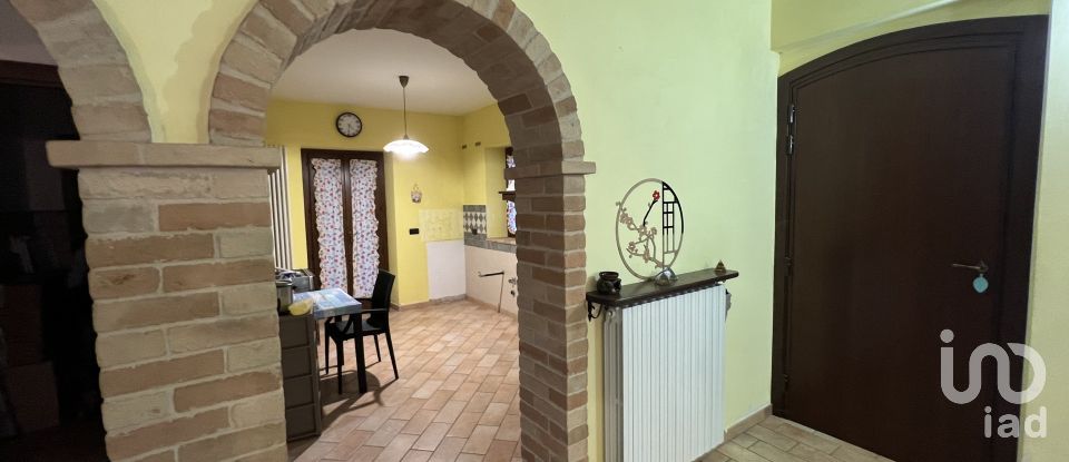 Casa indipendente / Villa 10 locali di 240 m² in - (63832)