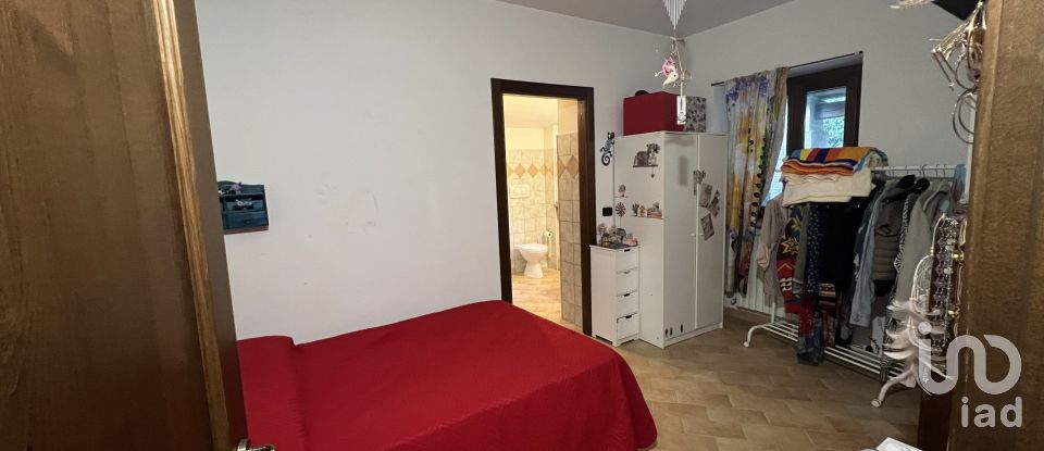 Casa indipendente / Villa 10 locali di 240 m² in - (63832)