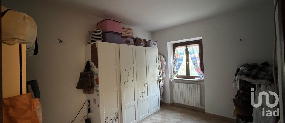 Casa indipendente / Villa 10 locali di 240 m² in - (63832)