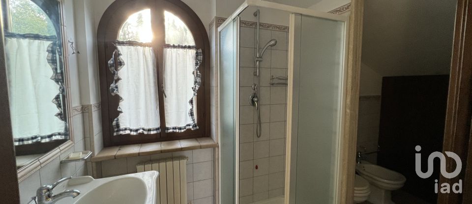 Casa indipendente / Villa 10 locali di 240 m² in - (63832)