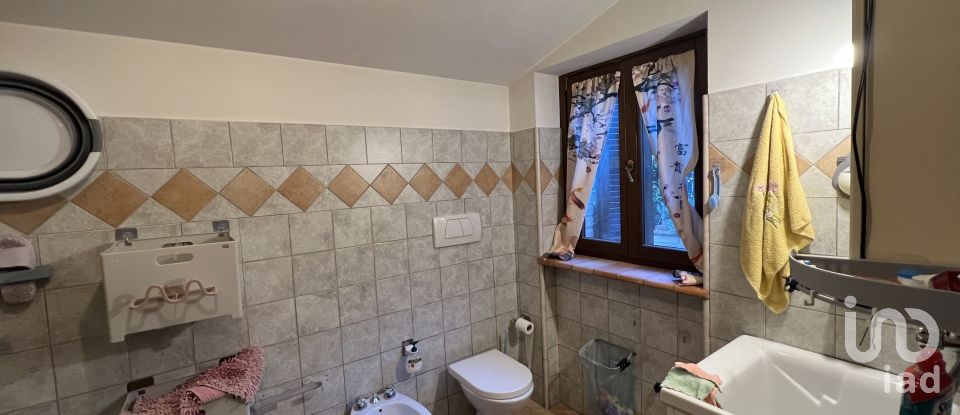 Casa indipendente / Villa 10 locali di 240 m² in - (63832)