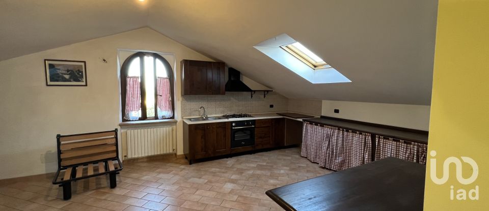 Casa indipendente / Villa 10 locali di 240 m² in - (63832)