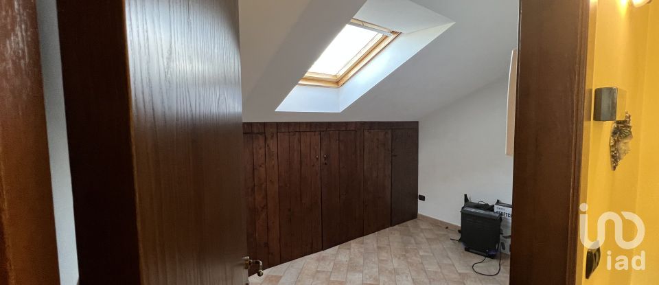 Casa indipendente / Villa 10 locali di 240 m² in - (63832)