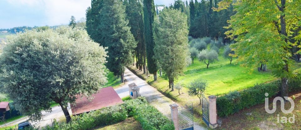 House 26 rooms of 1,047 m² in Siena (53100)