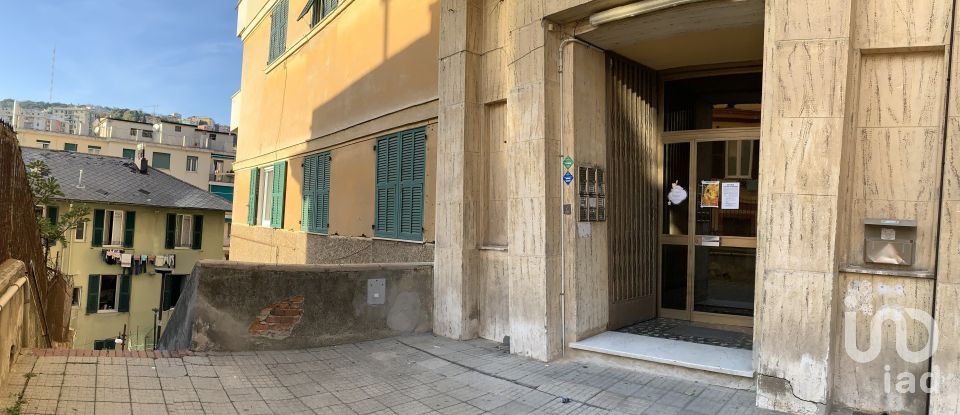 Four-room apartment of 70 m² in Genova (16134)