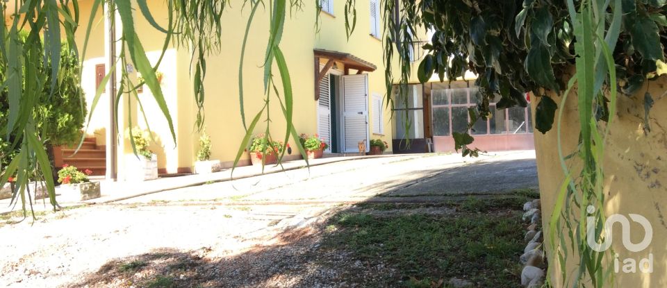 Town house 8 rooms of 205 m² in Ripatransone (63065)