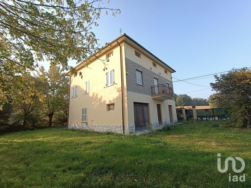 Casa indipendente 9 locali di 300 m² in Treia (62010)