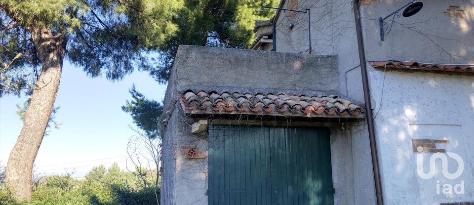 Country house 4 rooms of 145 m² in San Costanzo (61039)