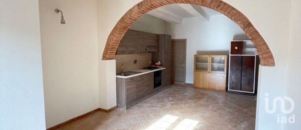 Four-room apartment of 71 m² in Siena (53100)