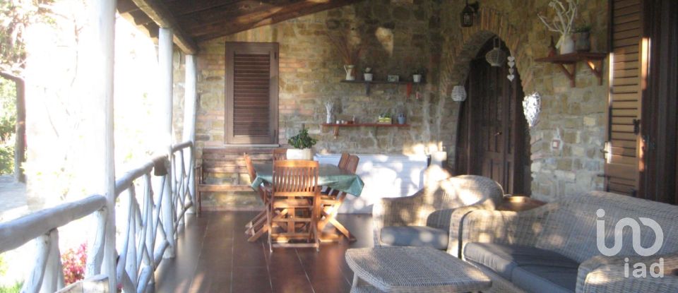 Casa indipendente 6 locali di 181 m² in Casal Velino (84040)