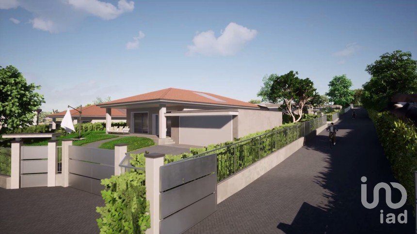 Casa indipendente / Villa 5 locali di 242 m² in Casatenovo (23880)