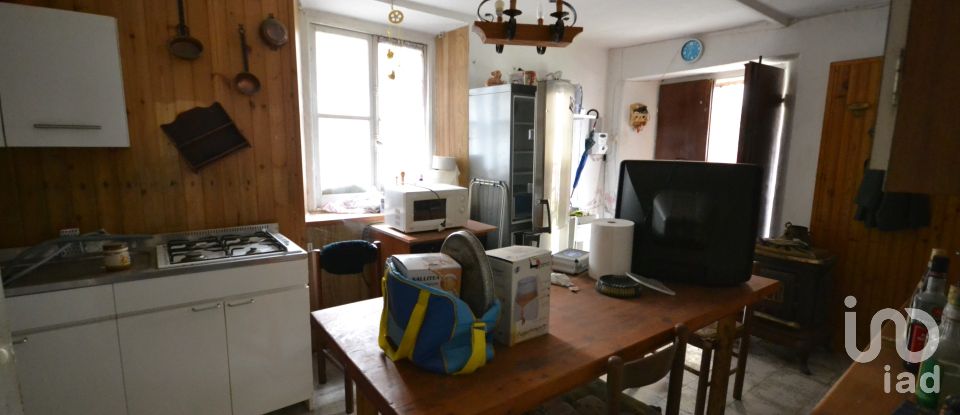 Four-room apartment of 40 m² in Isola del Cantone (16017)