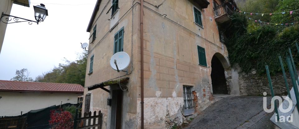Four-room apartment of 40 m² in Isola del Cantone (16017)