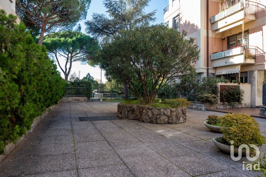 Appartamento 9 locali di 165 m² a Genova (16147)