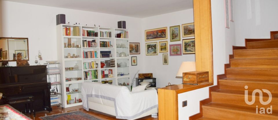 Casa 6 locali di 230 m² in Macerata (62100)