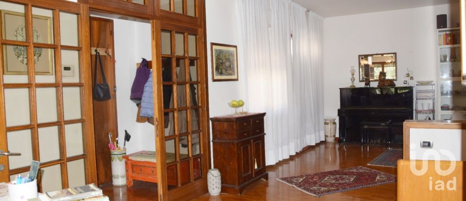 House 6 rooms of 230 m² in Macerata (62100)