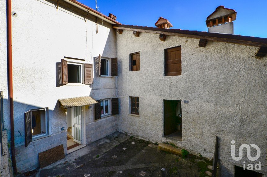 Village house 6 rooms of 180 m² in Mallare (17045)