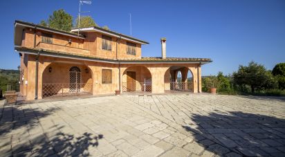 Casale 13 locali di 300 m² in Campagnano di Roma (00063)
