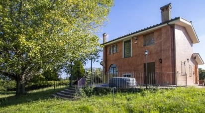 Casale 13 locali di 300 m² in Campagnano di Roma (00063)