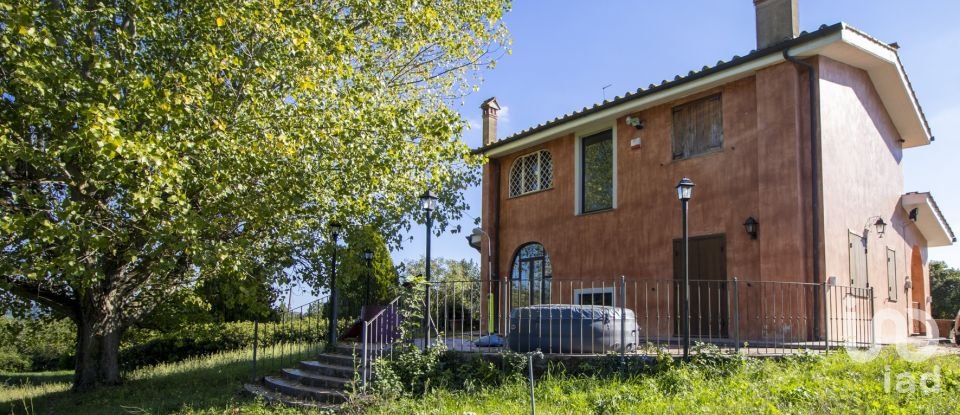 Villa 13 locali di 300 m² in Campagnano di Roma (00063)