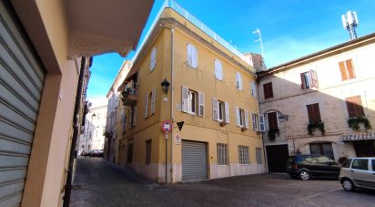 Appartamento 5 locali di 130 m² a Monte Urano (63813)