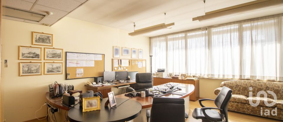 Ufficio di 505 m² in Roma (00138)