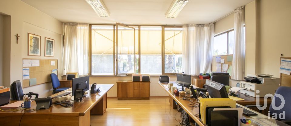 Ufficio di 505 m² in Roma (00138)