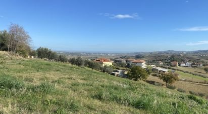 Terreno di 20.000 m² in Castellalto (64020)