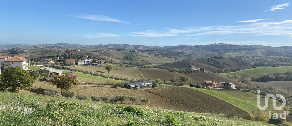 Land of 20,000 sq m in Castellalto (64020)