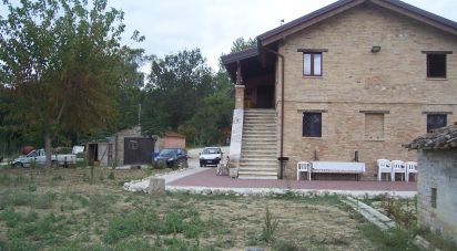 Rustico 7 locali di 350 m² in Castel di Lama (63082)