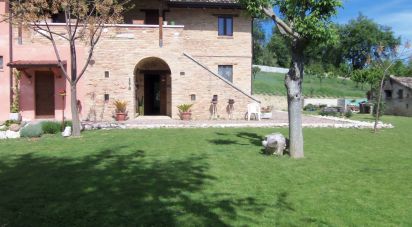 Country house 7 rooms of 350 m² in Castel di Lama (63082)
