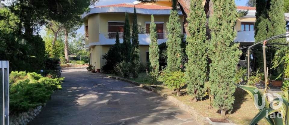 Villa 23 locali di 978 m² in Roseto degli Abruzzi (64026)