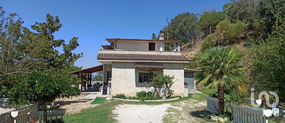 Villa 0 locali di 180 m² in Fara in Sabina (02032)
