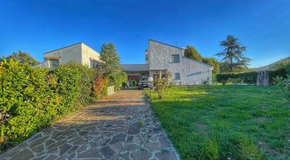 Casale 6 locali di 300 m² in Tivoli (00019)