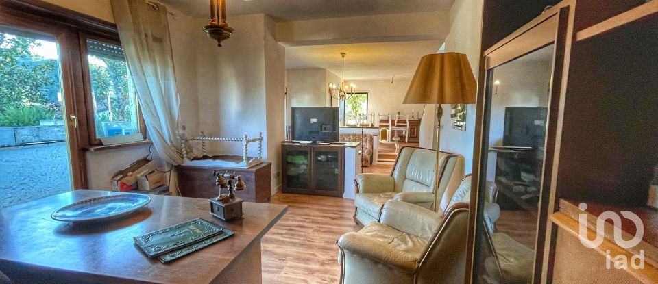 Casale 6 locali di 300 m² in Tivoli (00019)