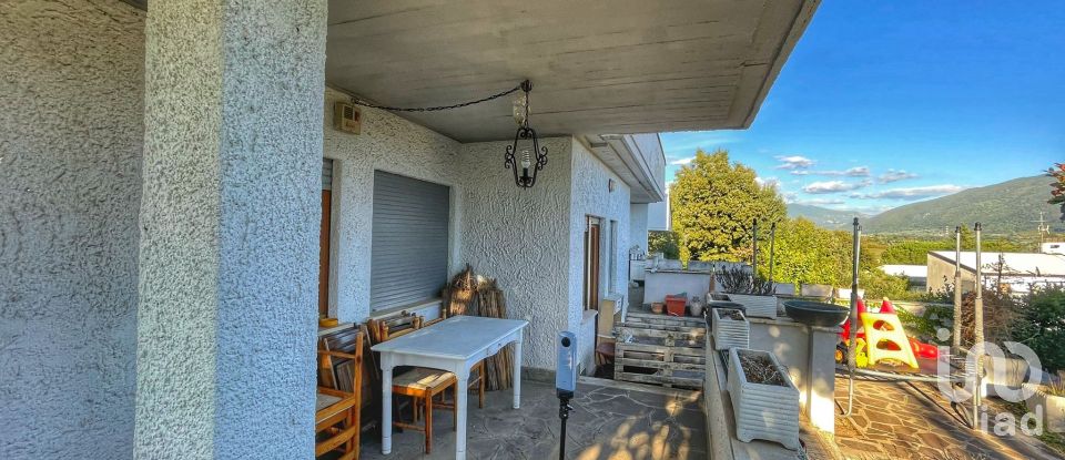 Casale 6 locali di 300 m² in Tivoli (00019)