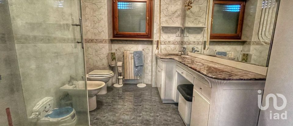 Casale 6 locali di 300 m² in Tivoli (00019)