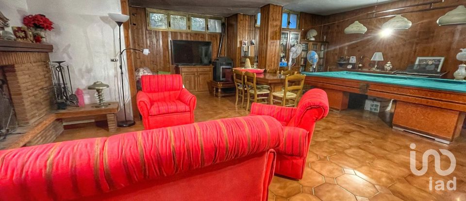 Casale 6 locali di 300 m² in Tivoli (00019)