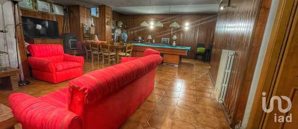 Casale 6 locali di 300 m² in Tivoli (00019)