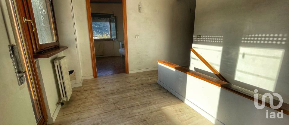 Casale 6 locali di 300 m² in Tivoli (00019)