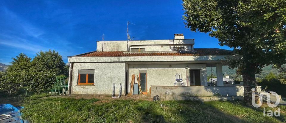 Casale 6 locali di 300 m² in Tivoli (00019)