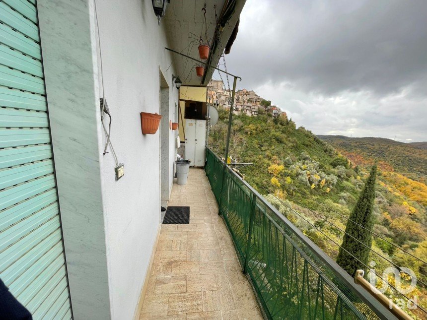 Four-room apartment of 98 m² in San Polo dei Cavalieri (00010)