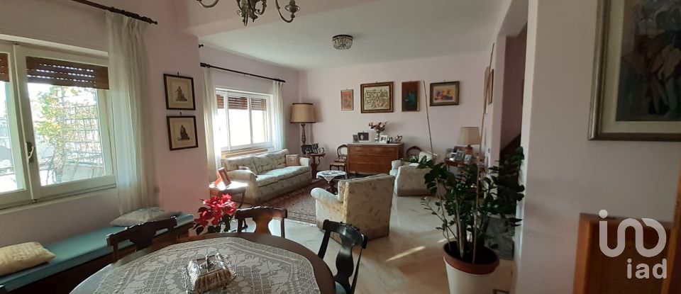 Apartment 8 rooms of 170 m² in Caserta (81100)
