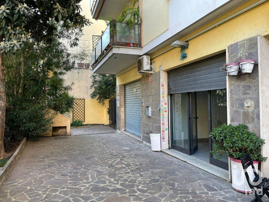 Negozio / locale commerciale di 36 m² in Roma (00123)